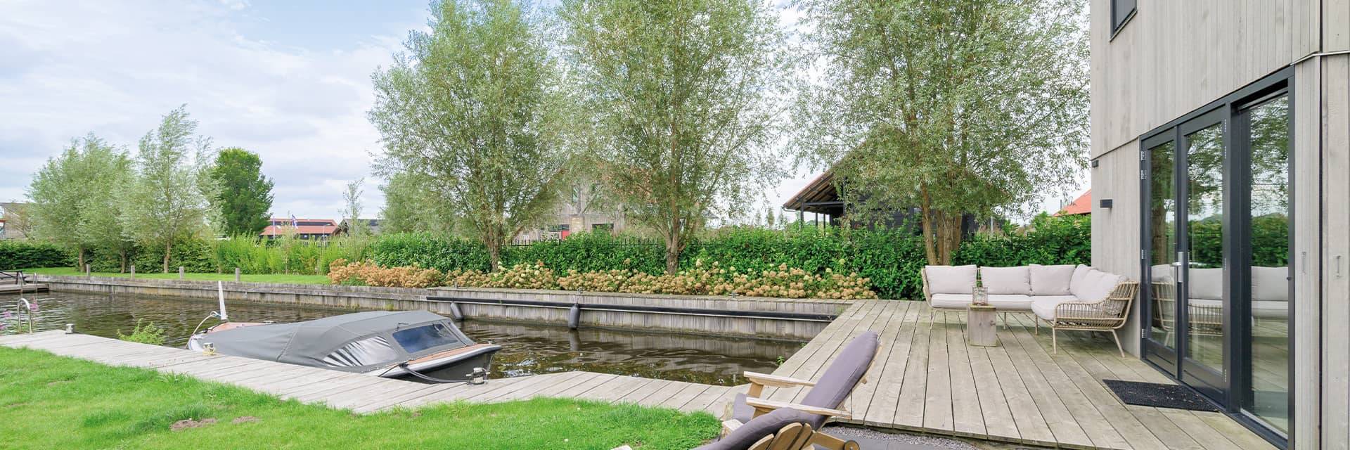 Holiday home Friesland met boot